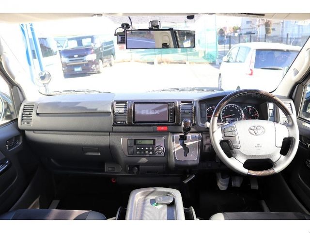 TOYOTA HIACE van 4WD 2017