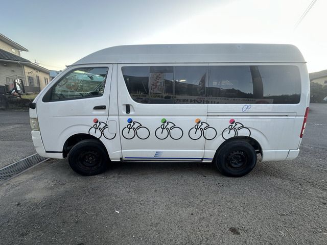 TOYOTA HIACE van 4WD 2010