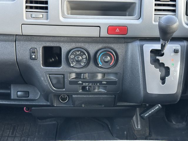 TOYOTA HIACE van 4WD 2010