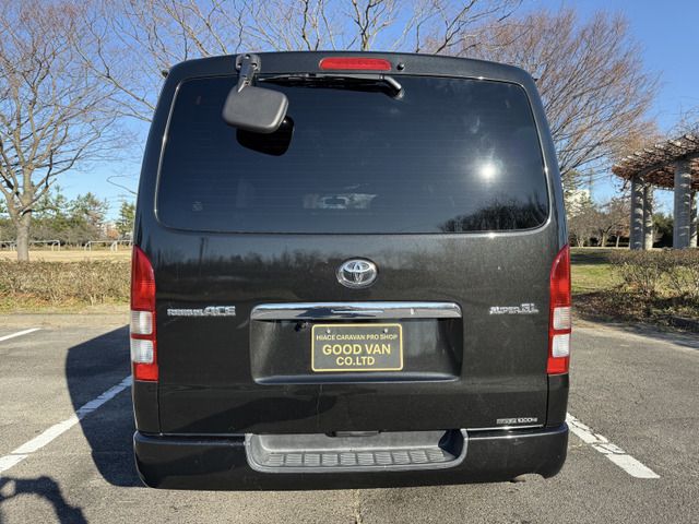 TOYOTA HIACE van 4WD 2010