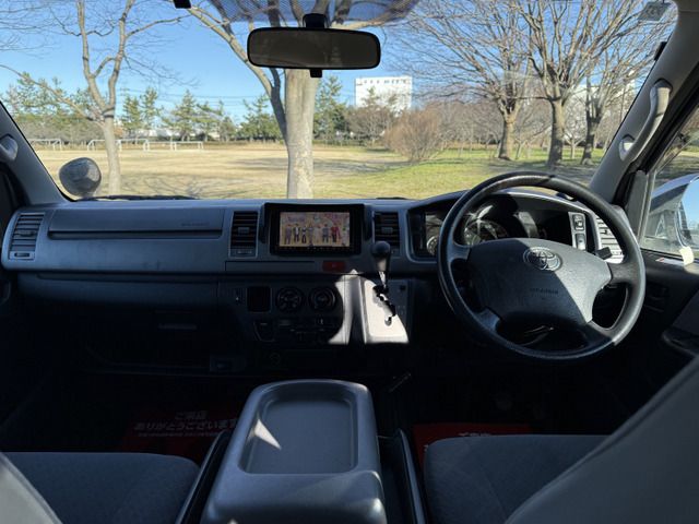 TOYOTA HIACE van 4WD 2010