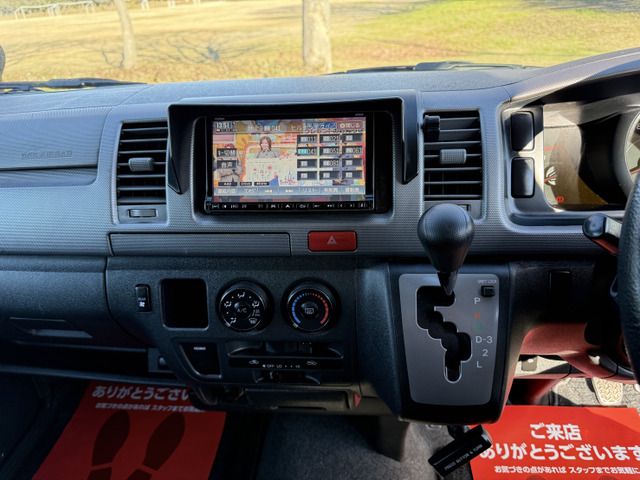 TOYOTA HIACE van 4WD 2010