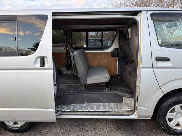 TOYOTA HIACE van 4WD 2012