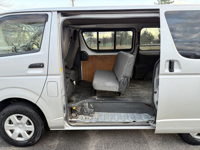 TOYOTA HIACE van 4WD 2012