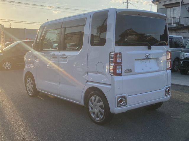 TOYOTA PIXIS MEGA 2020