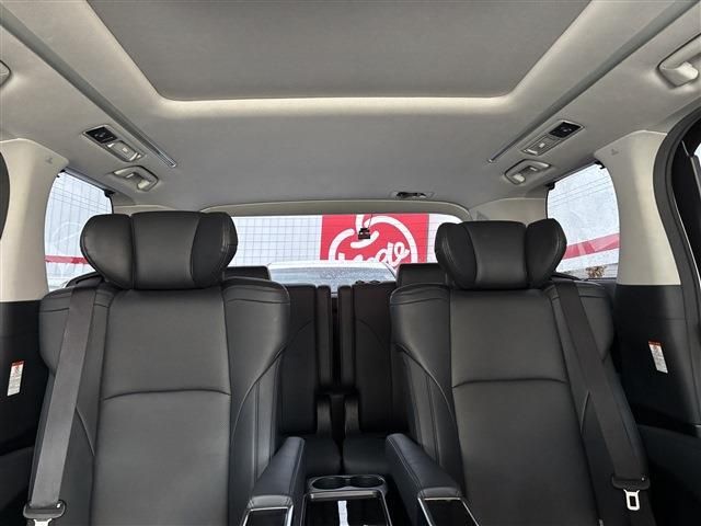 TOYOTA ALPHARD hybrid 4WD 2022