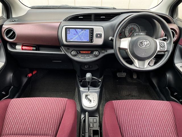 TOYOTA VITZ 2014