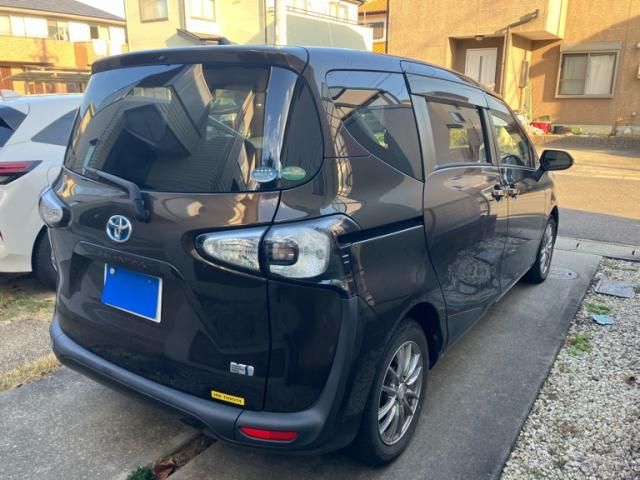 TOYOTA SIENTA HYBRID 2015