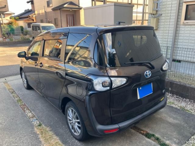 TOYOTA SIENTA HYBRID 2015