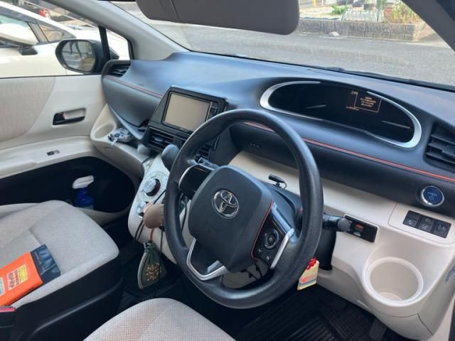 TOYOTA SIENTA HYBRID 2015