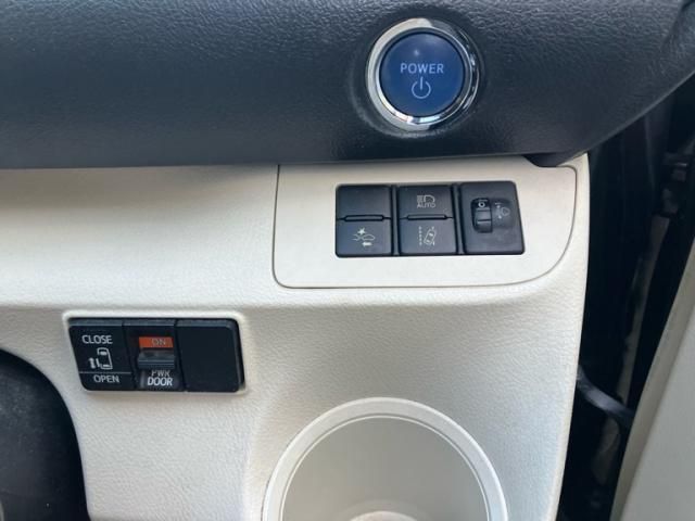 TOYOTA SIENTA HYBRID 2015