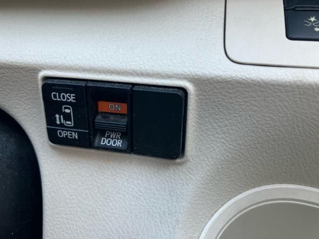 TOYOTA SIENTA HYBRID 2015