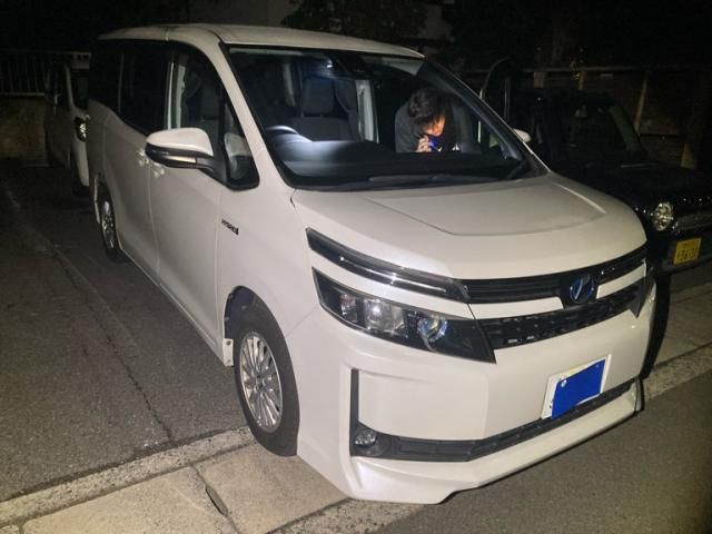 TOYOTA VOXY HYBRID 2017