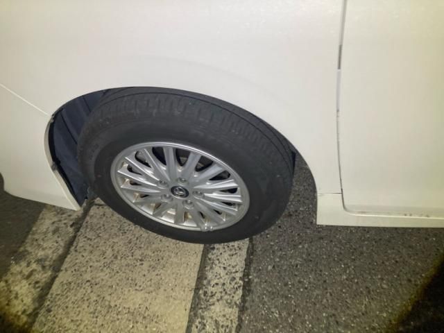 TOYOTA VOXY HYBRID 2017