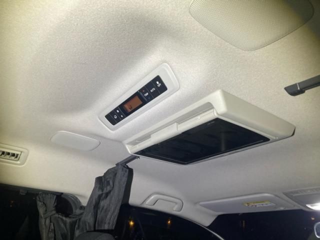 TOYOTA VOXY HYBRID 2017