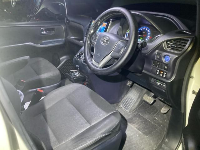 TOYOTA VOXY HYBRID 2017