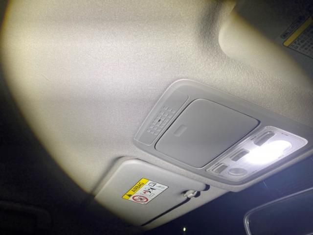 TOYOTA VOXY HYBRID 2017