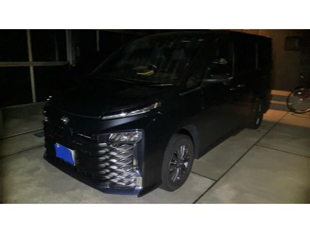 TOYOTA VOXY 4WD 2023