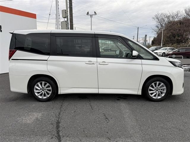 TOYOTA NOAH 2023