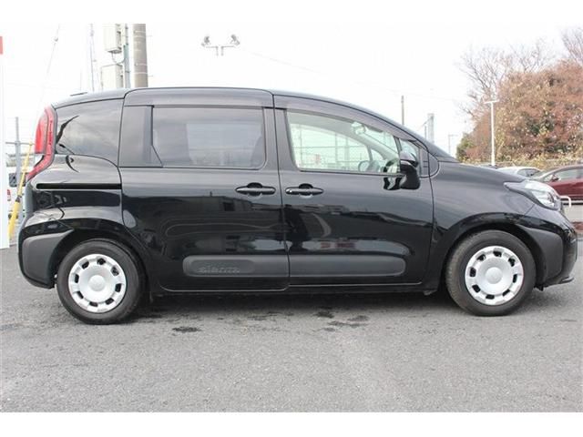 TOYOTA SIENTA HYBRID 2024