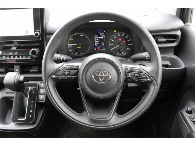 TOYOTA SIENTA HYBRID 2024