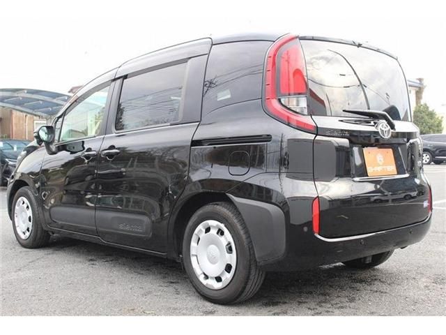 TOYOTA SIENTA HYBRID 2024