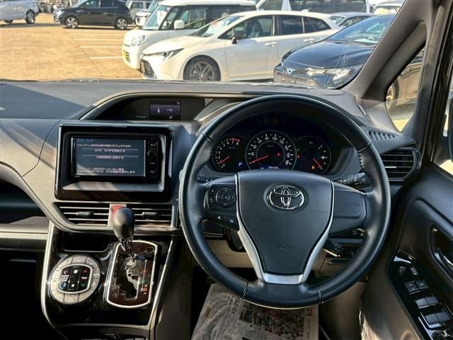TOYOTA VOXY 2020