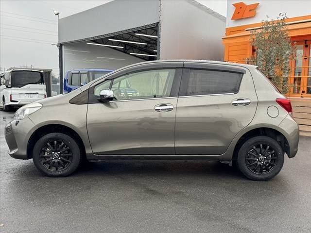 TOYOTA VITZ  4WD 2014