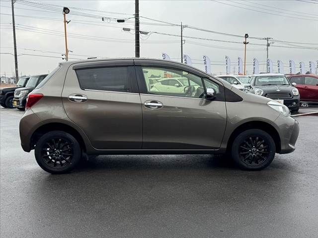 TOYOTA VITZ  4WD 2014