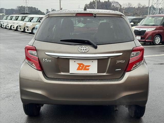 TOYOTA VITZ  4WD 2014