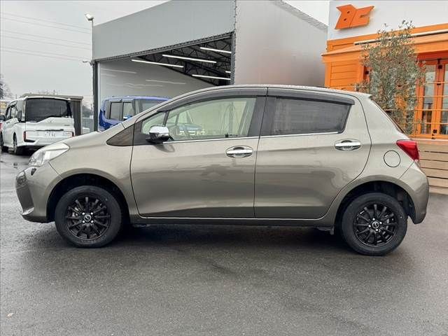 TOYOTA VITZ  4WD 2014
