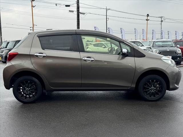 TOYOTA VITZ  4WD 2014