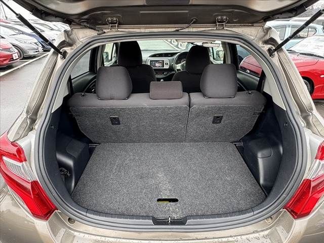 TOYOTA VITZ  4WD 2014