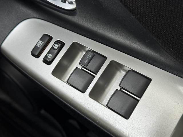 TOYOTA VITZ  4WD 2014