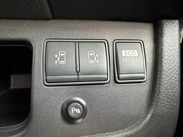 NISSAN SERENA  S-HYBRID 2012