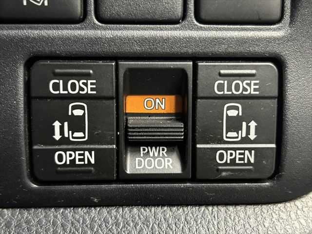 TOYOTA NOAH HYBRID 2019