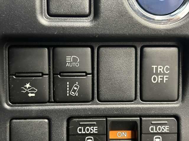 TOYOTA NOAH HYBRID 2019