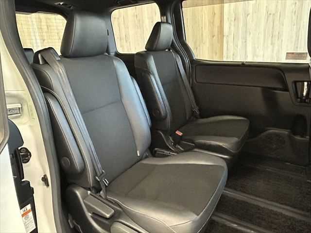 TOYOTA NOAH HYBRID 2019