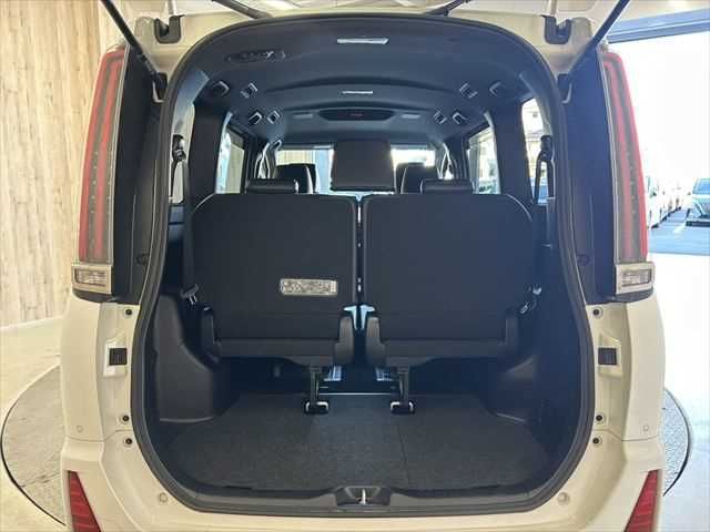 TOYOTA NOAH HYBRID 2019