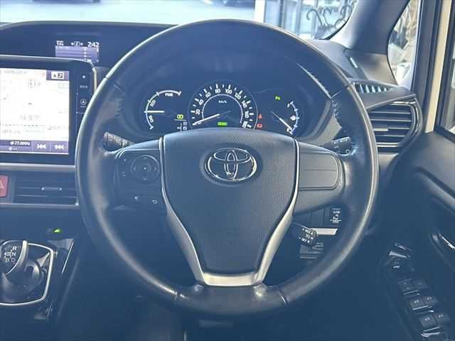 TOYOTA NOAH HYBRID 2019