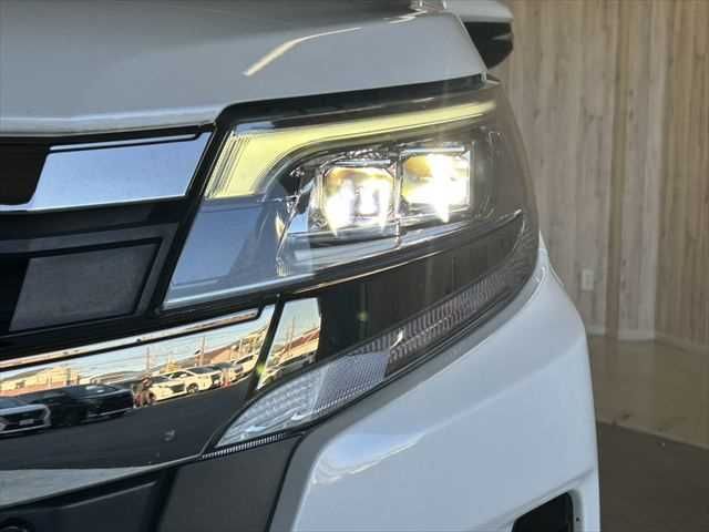 TOYOTA NOAH HYBRID 2019