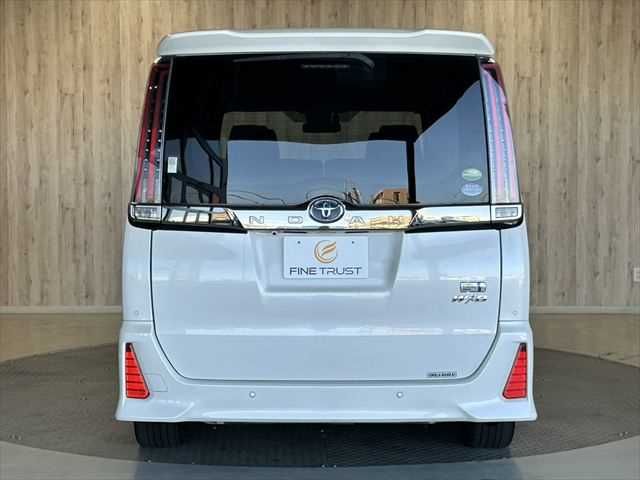 TOYOTA NOAH HYBRID 2019