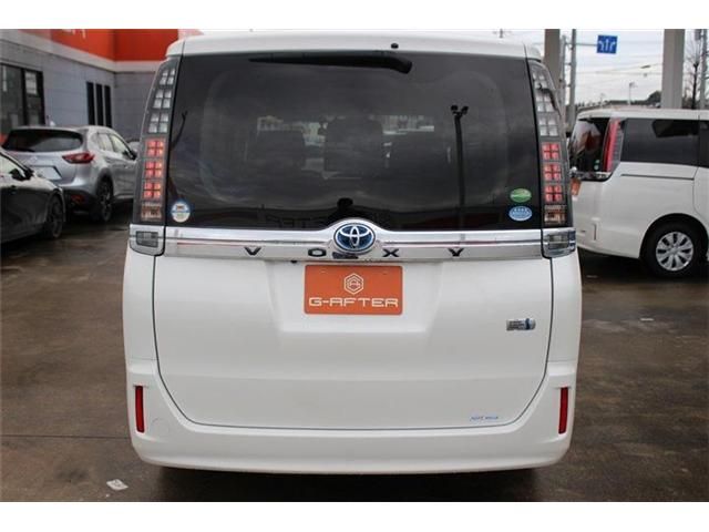 TOYOTA VOXY HYBRID 2015