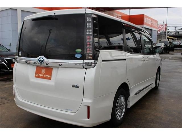 TOYOTA VOXY HYBRID 2015