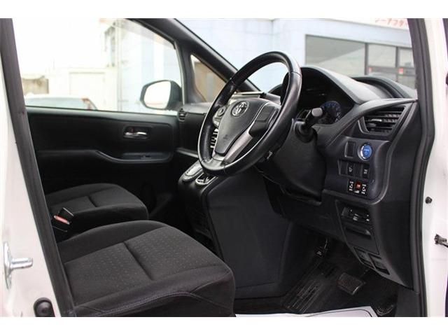 TOYOTA VOXY HYBRID 2015