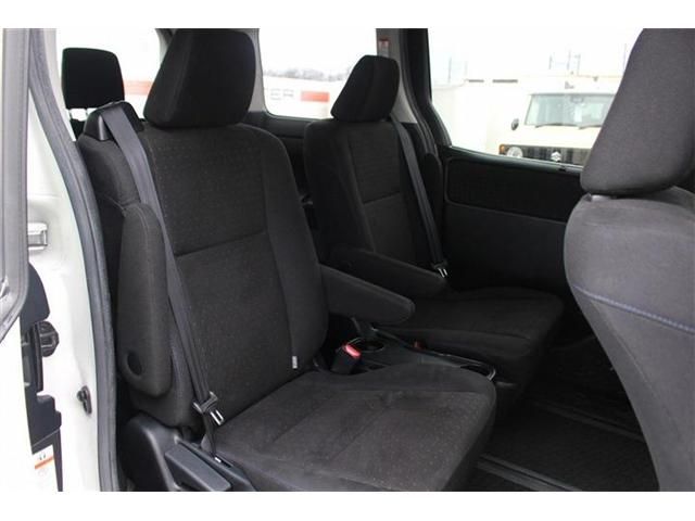 TOYOTA VOXY HYBRID 2015