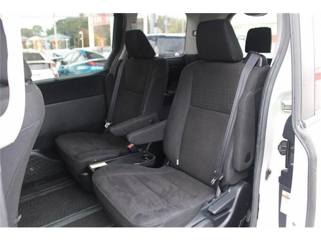 TOYOTA VOXY HYBRID 2015