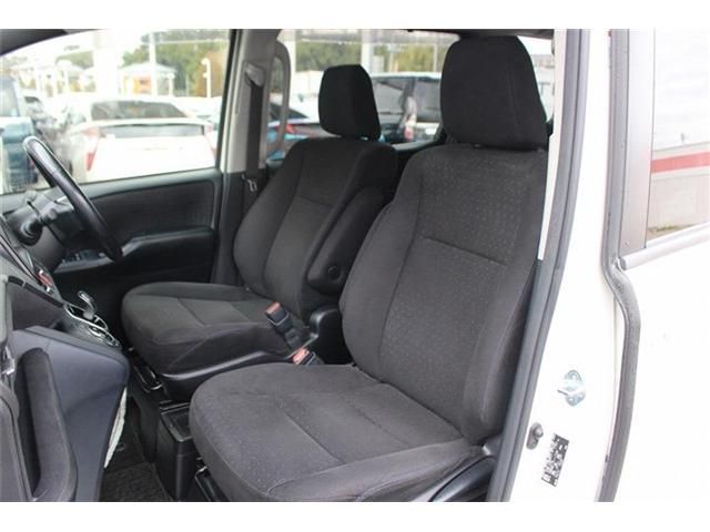 TOYOTA VOXY HYBRID 2015