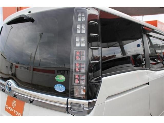 TOYOTA VOXY HYBRID 2015