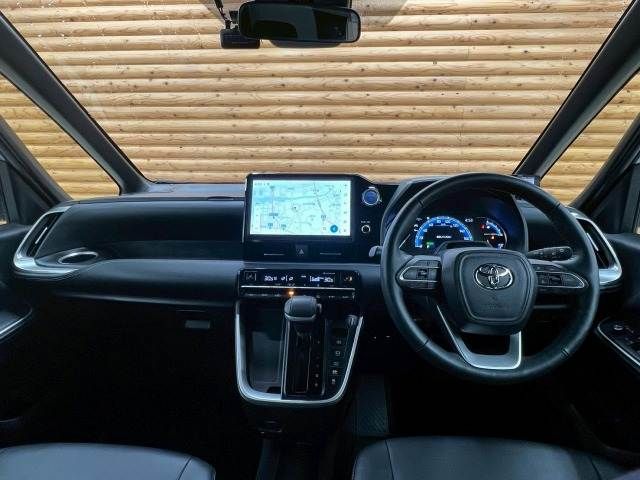 TOYOTA NOAH HYBRID 2023